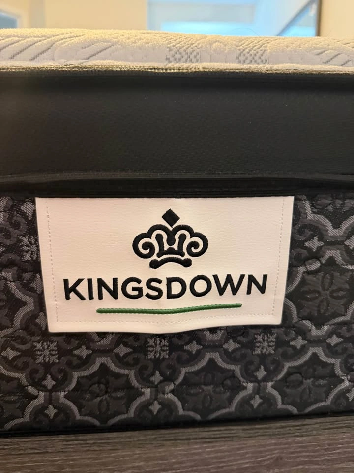 King Size Kingsdown Mattress clean & in PERFECT condition - photo 2