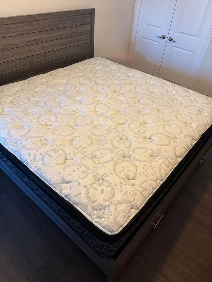 King Size Kingsdown Mattress clean & in PERFECT condition - photo 3