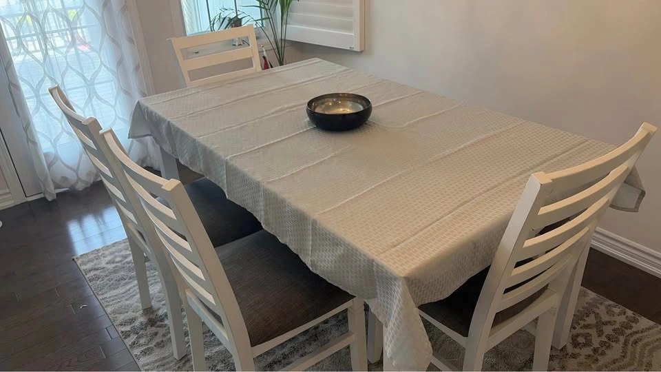 Leon’s 6-Piece Two-Tone Dining Set with Table, 4 Chairs, and Ben - photo 4