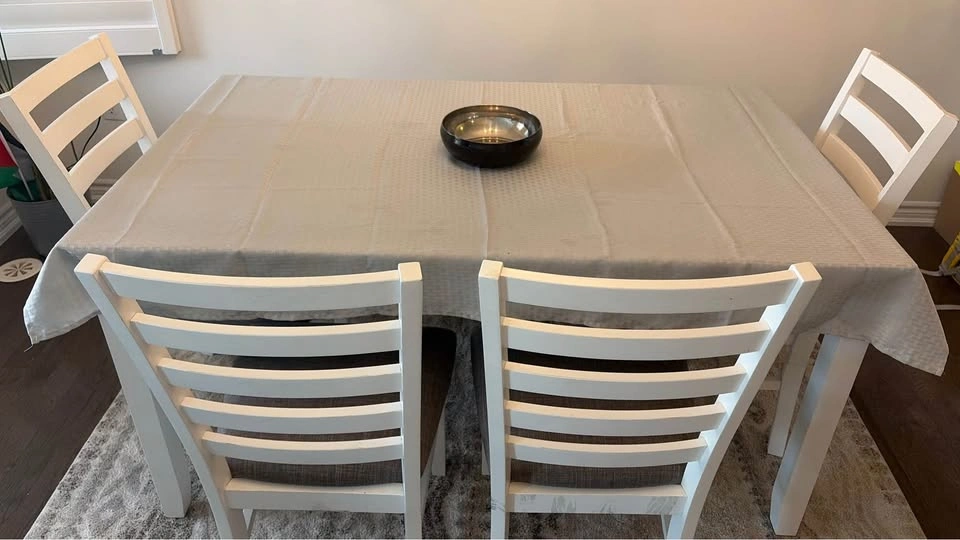 Leon’s 6-Piece Two-Tone Dining Set with Table, 4 Chairs, and Ben - photo 5