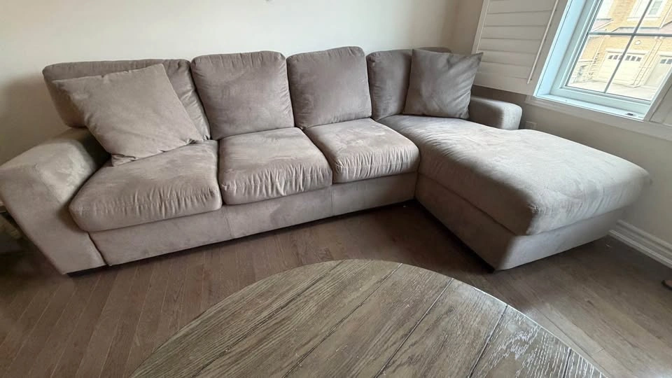 Leon’s Grey Sectional Sofa with Right-Facing Chaise - photo 2