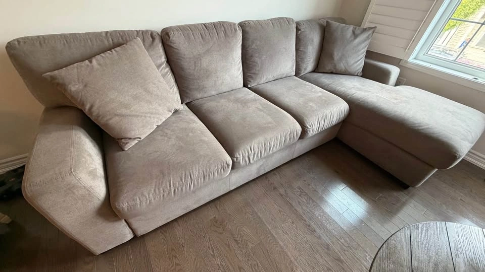 Leon’s Grey Sectional Sofa with Right-Facing Chaise - photo 3