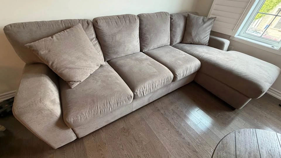 Leon’s Grey Sectional Sofa with Right-Facing Chaise - photo 4