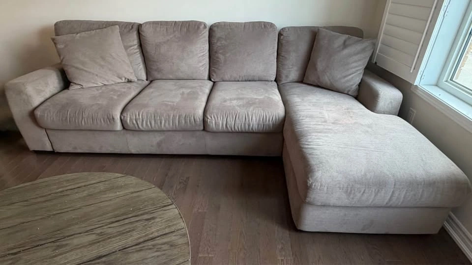 Leon’s Grey Sectional Sofa with Right-Facing Chaise - photo 5