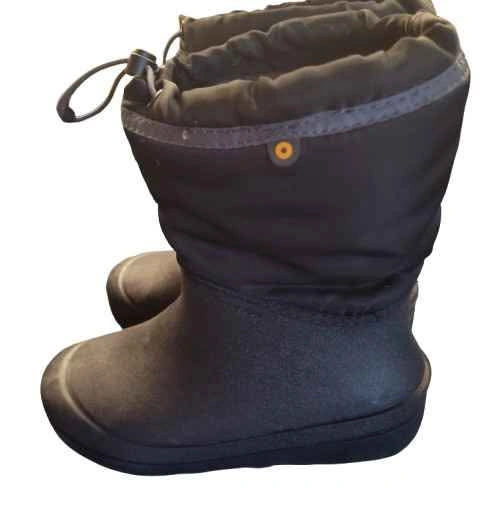 As new childs BOGS BOOTS SIZE 5 - photo 2