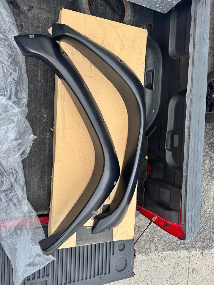 Bushwacker 40051-02 Fender Flares Chevy/GMC Front Pair