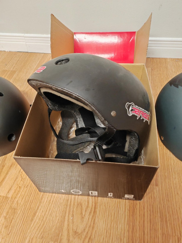 3 Skateboard Helmets - Lightly Used - Sold as a Lot - photo 2