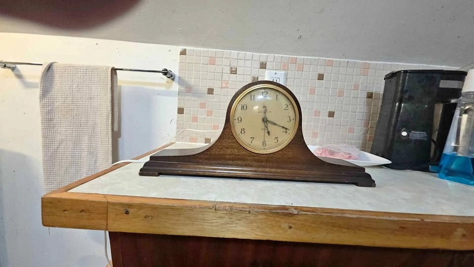 Antique Canadian General Electric Telechron Mantel Clock