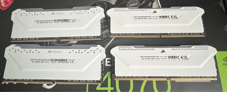 Corsair Vengeance RGB PRO and SL White 16GB RAM Kits - photo 2