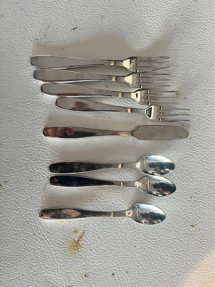 International and Oneida Stainless Mixed Flatware Set - photo 2