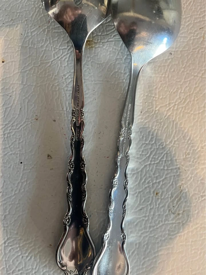 International and Oneida Stainless Mixed Flatware Set - photo 4