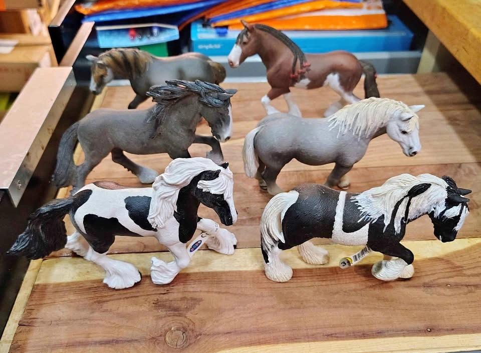SET OF 6 LARGER DRAUGHT HORSE FIGURINES ANIMALS