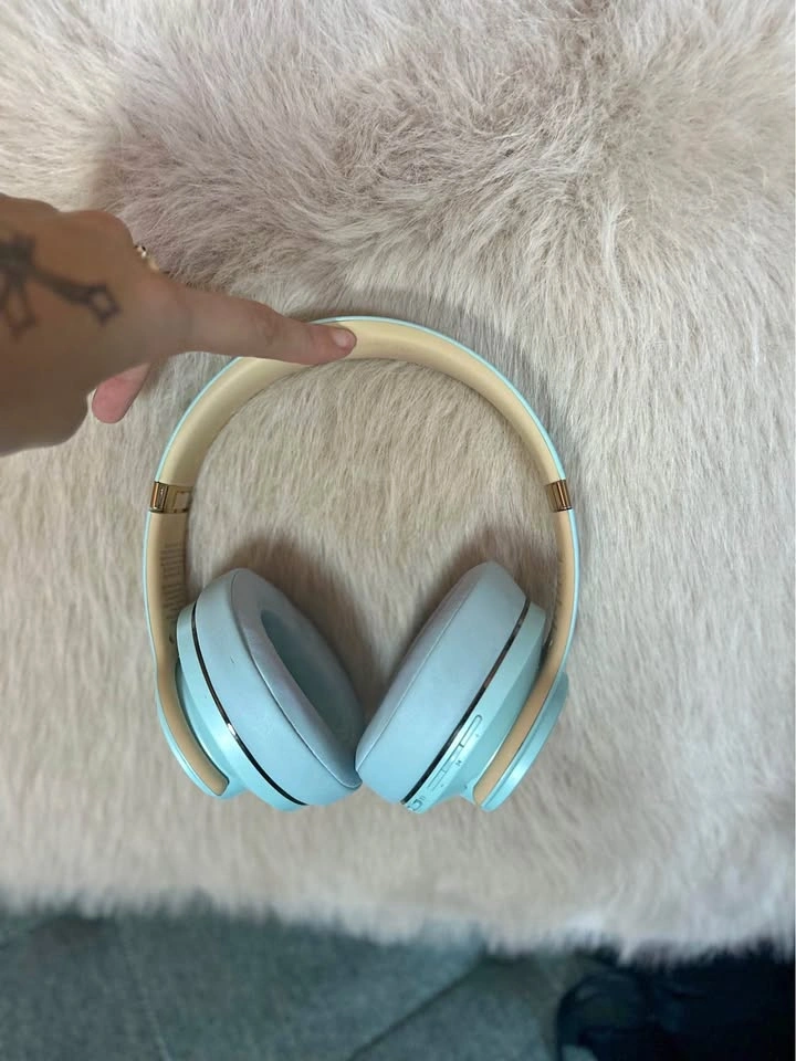 DOQAUS Wireless Over-Ear Headphones