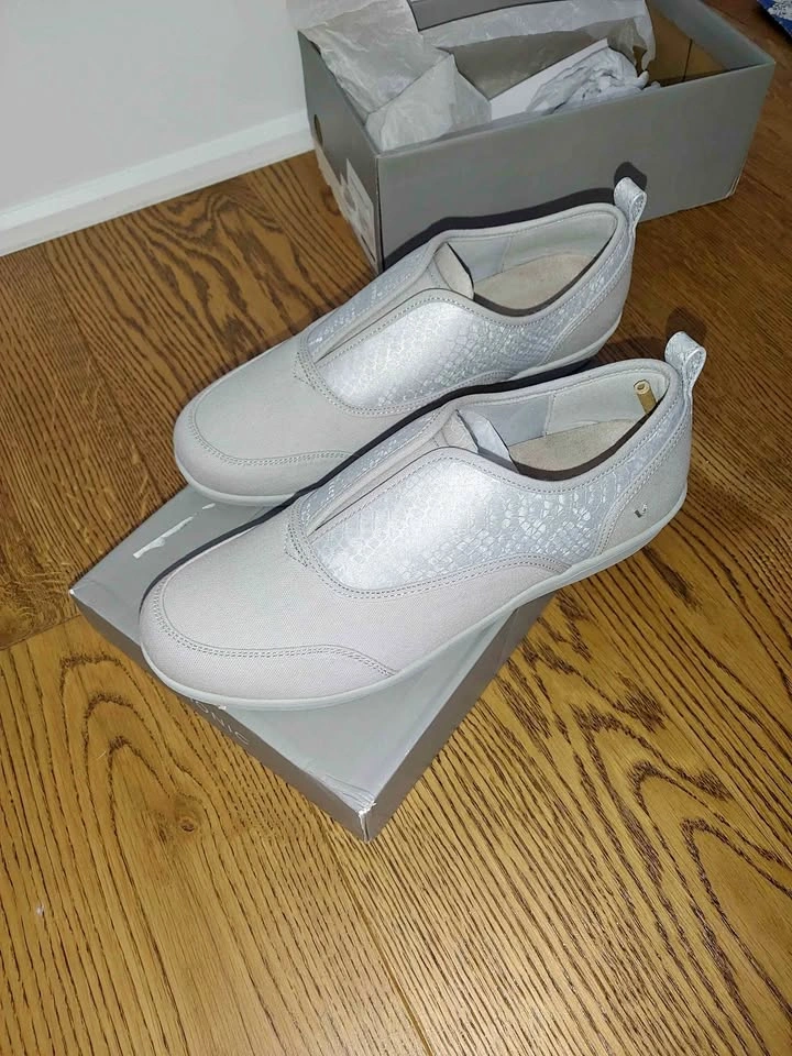 Women's shoes