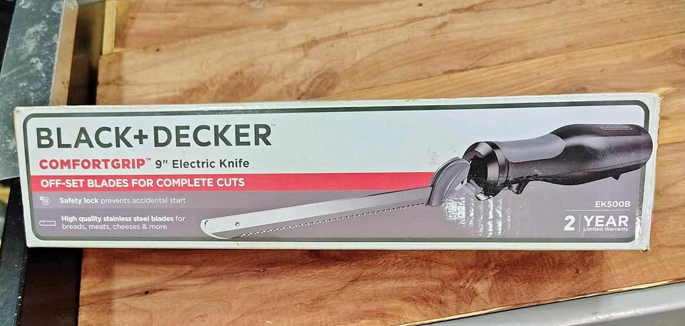 NEW BLACK AND DECKER ELECTRIC KNIFE