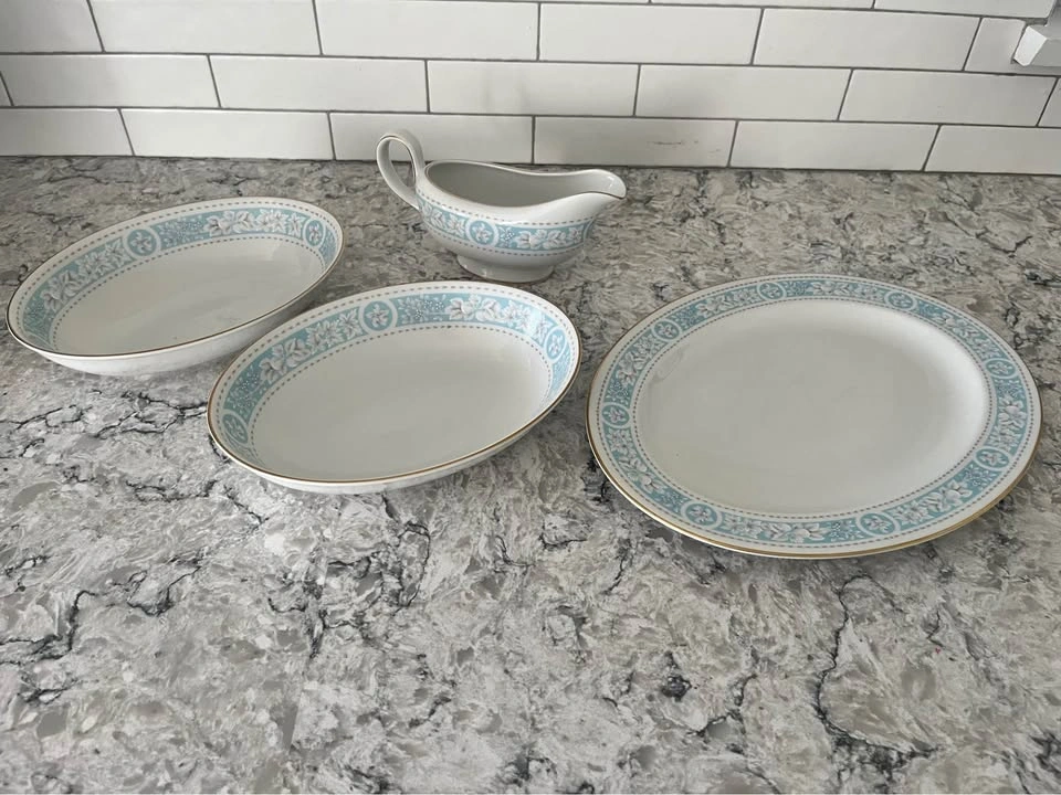 Royal Doulton Hampton Court China Set - photo 3