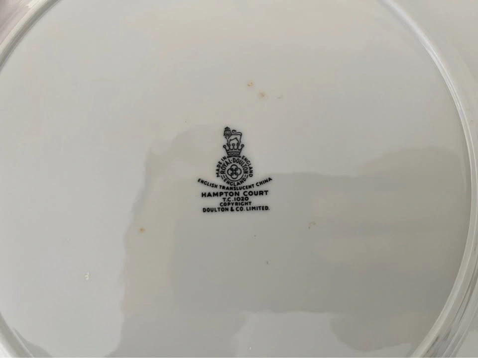Royal Doulton Hampton Court China Set - photo 4