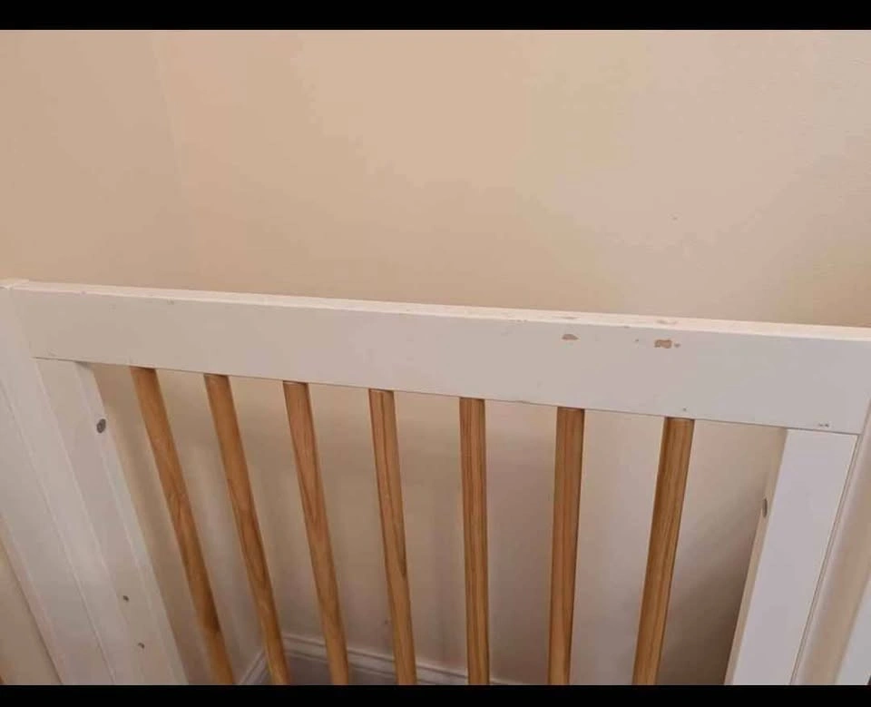 Crib + mattress + extra cover + bumper - photo 3