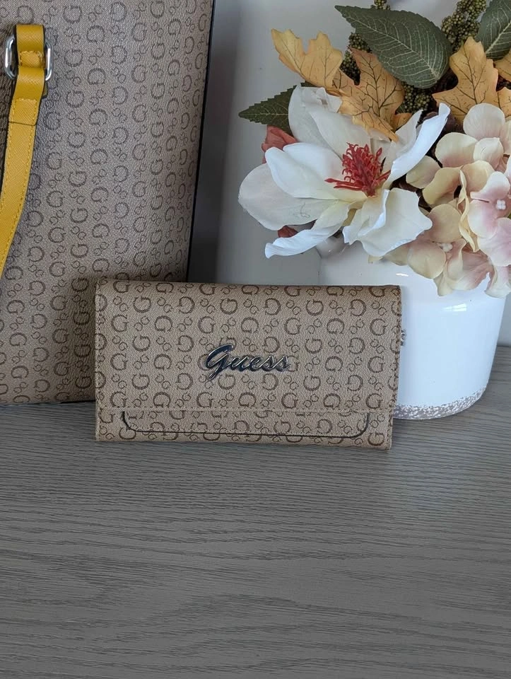 Guess Tote, Wristlet and Wallet - photo 4