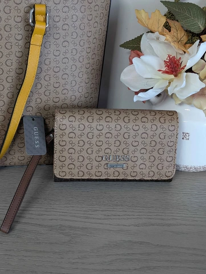 Guess Tote, Wristlet and Wallet - photo 5