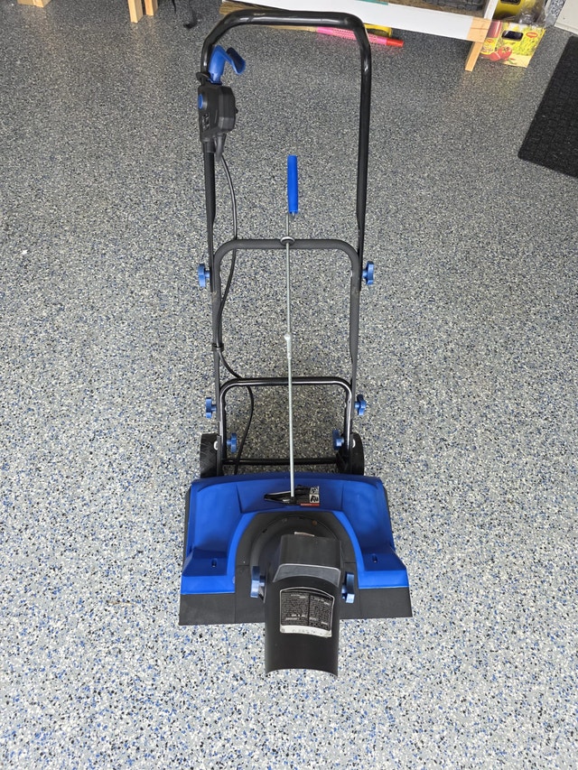 Snow Joe 18-inch 12 Amp Electric Single Stage Snowblower - photo 2
