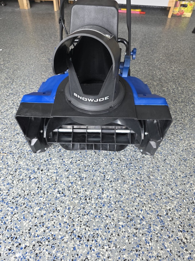 Snow Joe 18-inch 12 Amp Electric Single Stage Snowblower - photo 3