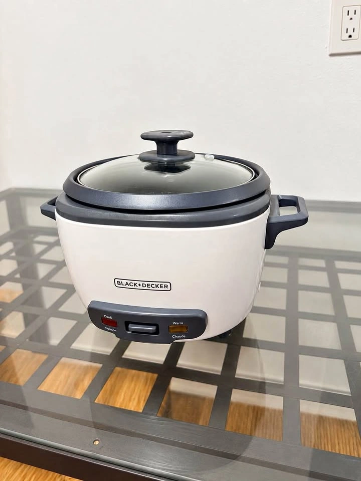 BLACK+DECKER RICE COOKER WITH GLASS LID – EXCELLENT CONDITION