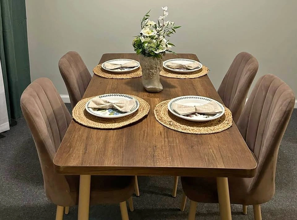 Extendable Wooden Dining Table with 4 Velvet Chairs