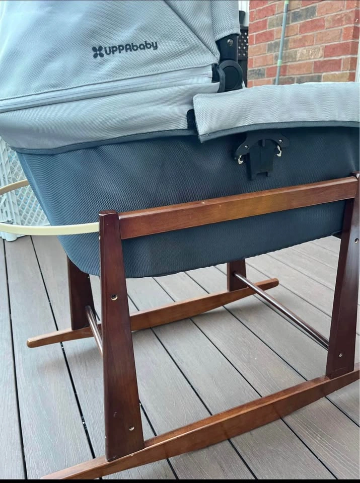 UPPAbaby Bassinet + Jolly Jumper – Excellent Condition - photo 4