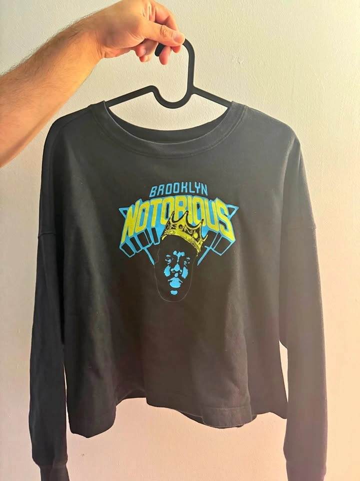 Moving out women’s clothing