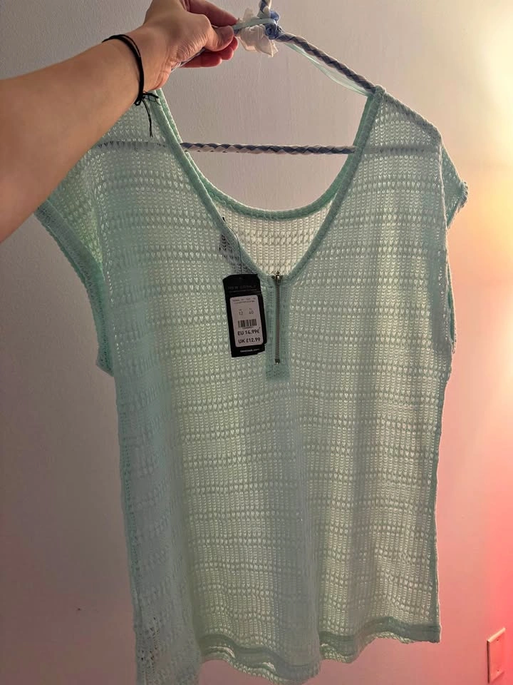 Moving out women’s clothing