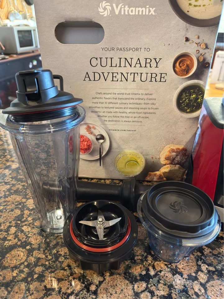 Vitamix A2300 with accessories - Like NEW! - photo 4