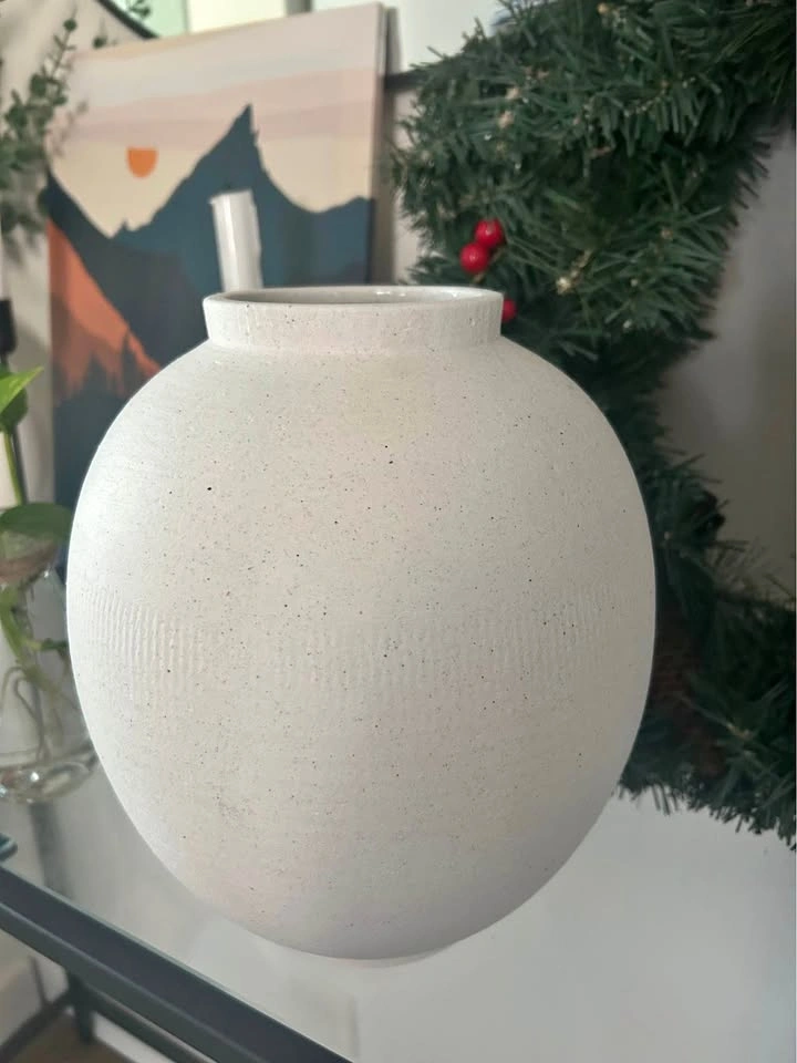 Ceramic vase - PLS READ DESCRIPTION