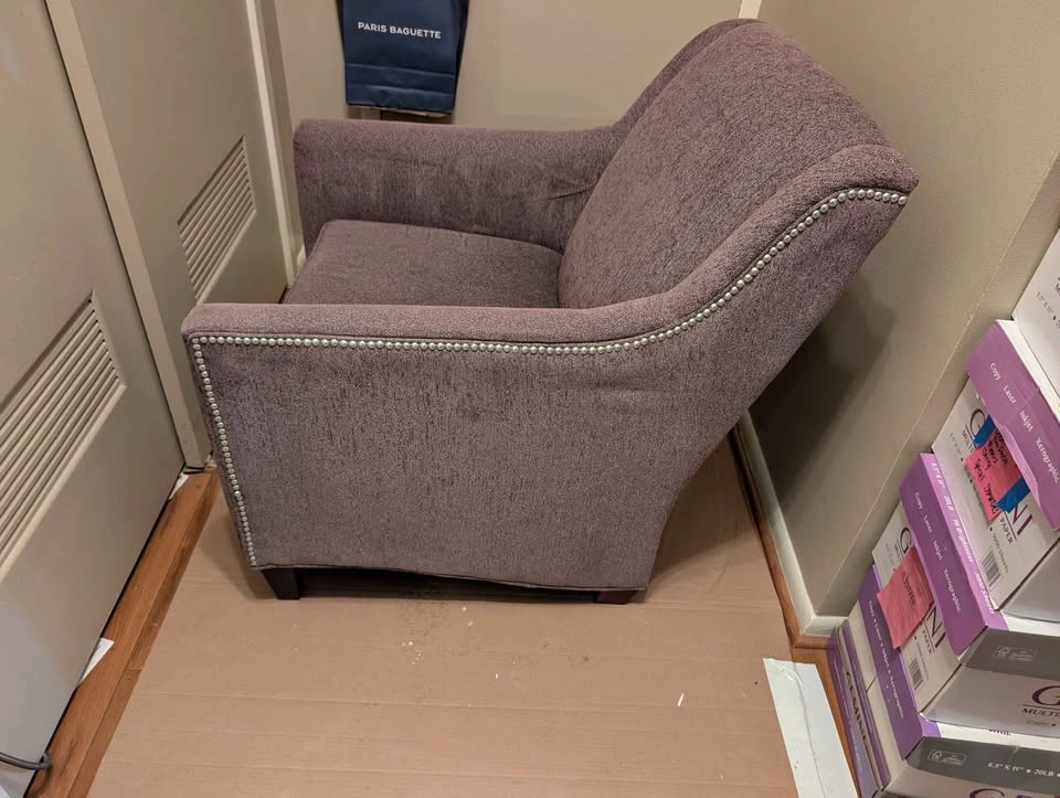 Upholstered chair $20 - photo 2