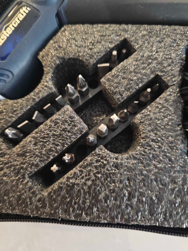 Mastercraft Cordless Screwdriver - photo 2