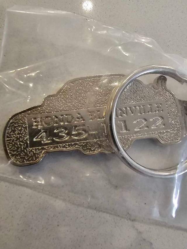 Honda S2000 Metal Keychain - photo 2