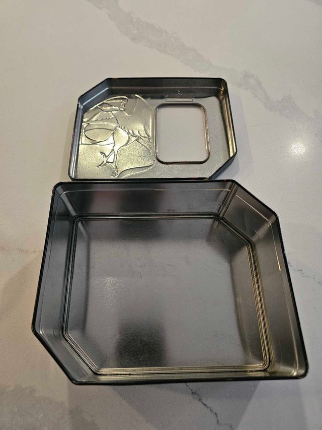 Pokemon Crown Zenith Tin - photo 4