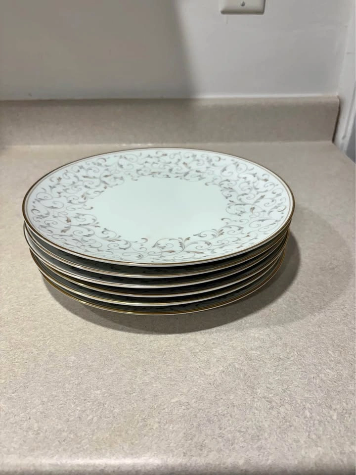 Noritake Fine China Dinner Plates