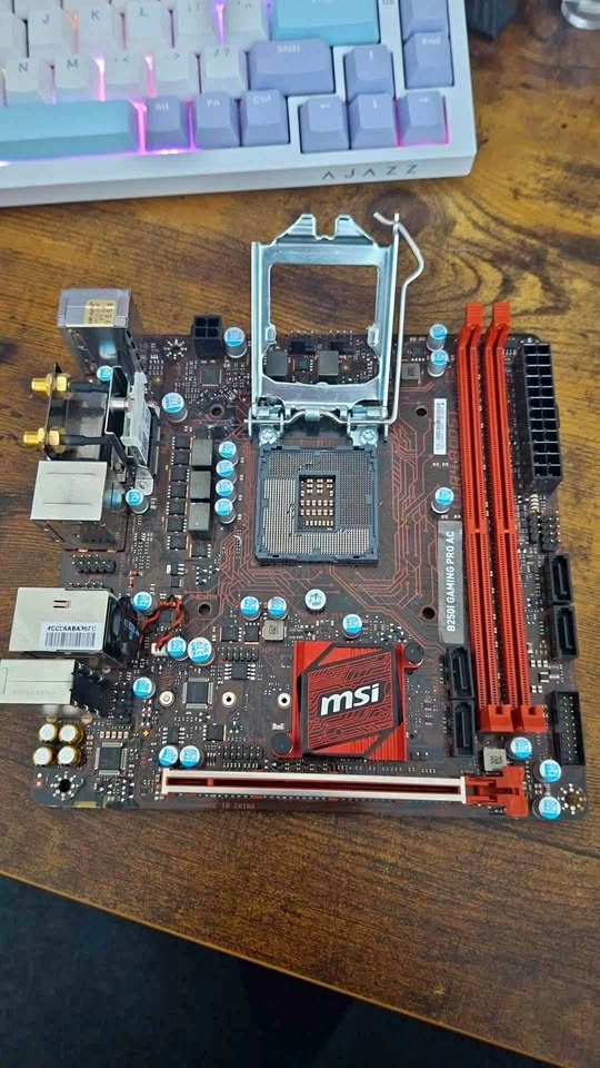 (BROKEN PINS + BENT SATA PORT) B250I GAMING PRO AC MSI Motherboa