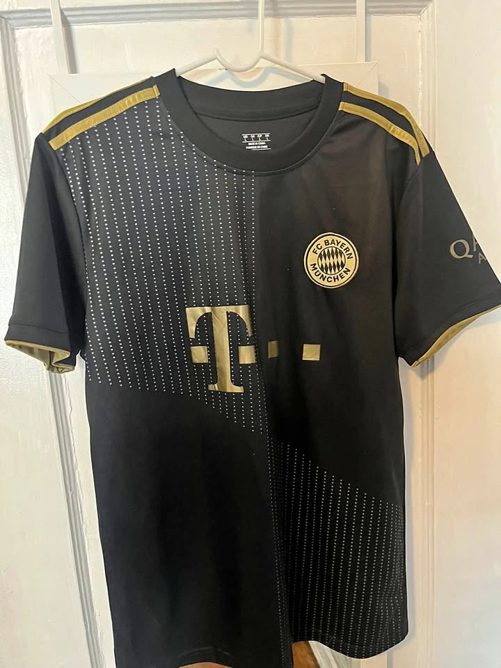 FC Bayern Munich Jersey Size Large