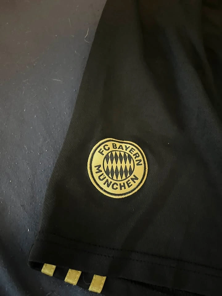 FC Bayern Munich Jersey Size Large - photo 4