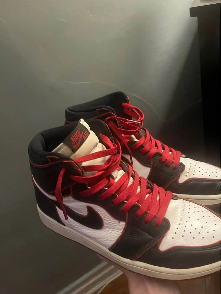 Nike Air Jordan 1 Retro High OG Bloodline
