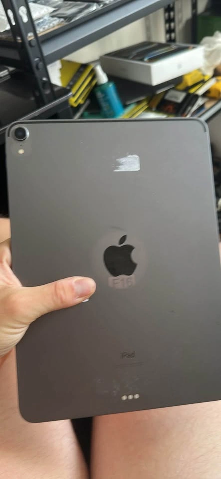 iPad Pro 11-inch 256GB (1st Gen) - photo 2
