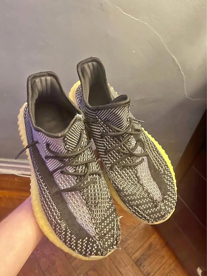 Adidas Yeezy Boost 350 V2 Carbon