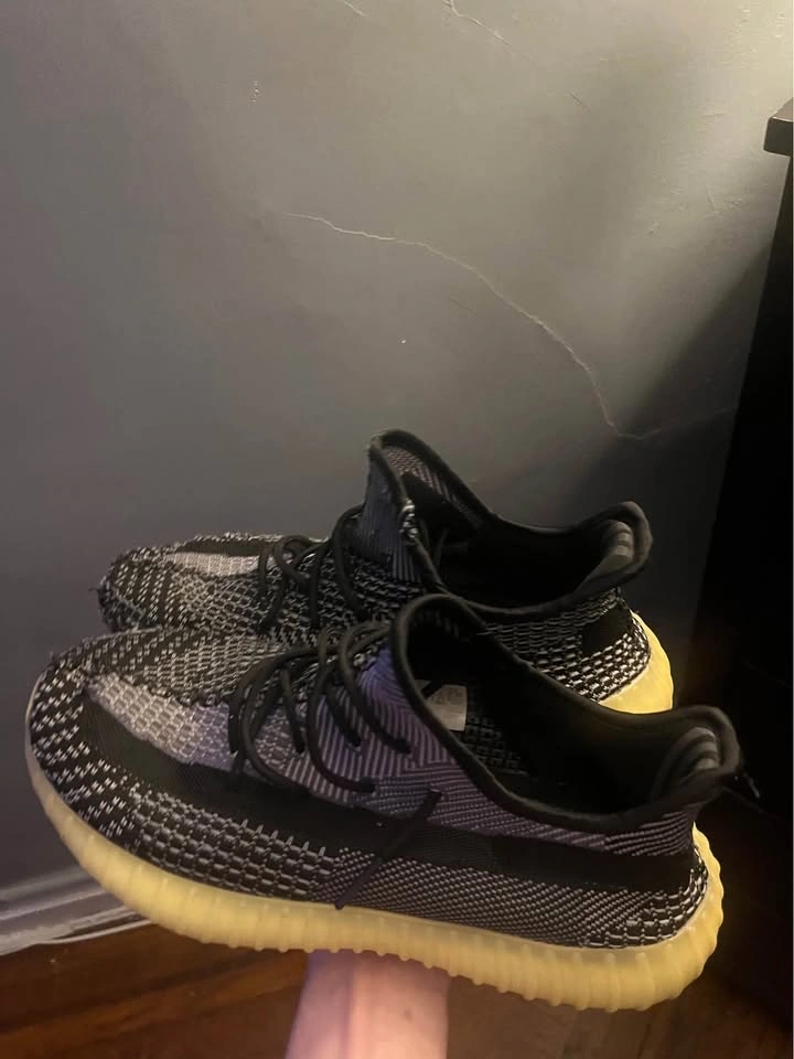 Adidas Yeezy Boost 350 V2 Carbon - photo 2