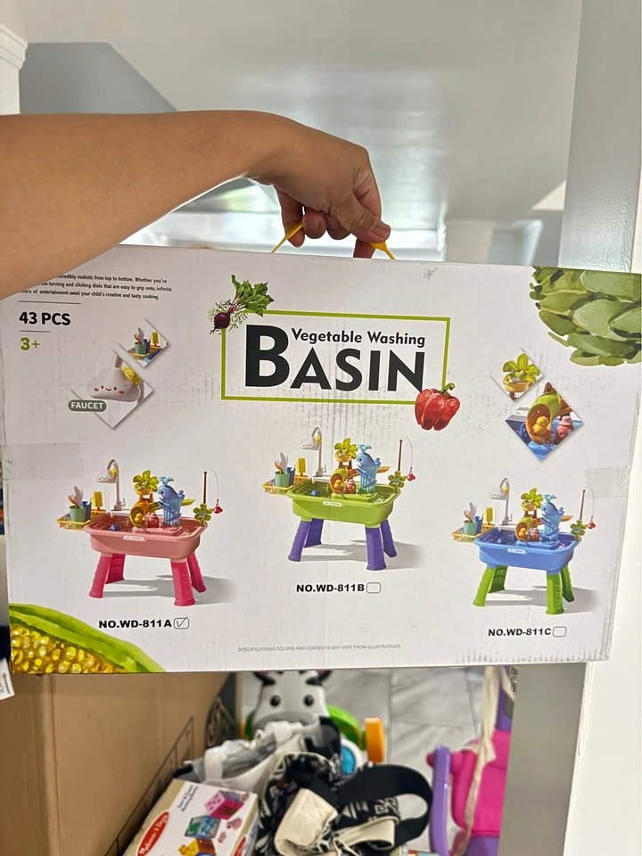 Water table toy