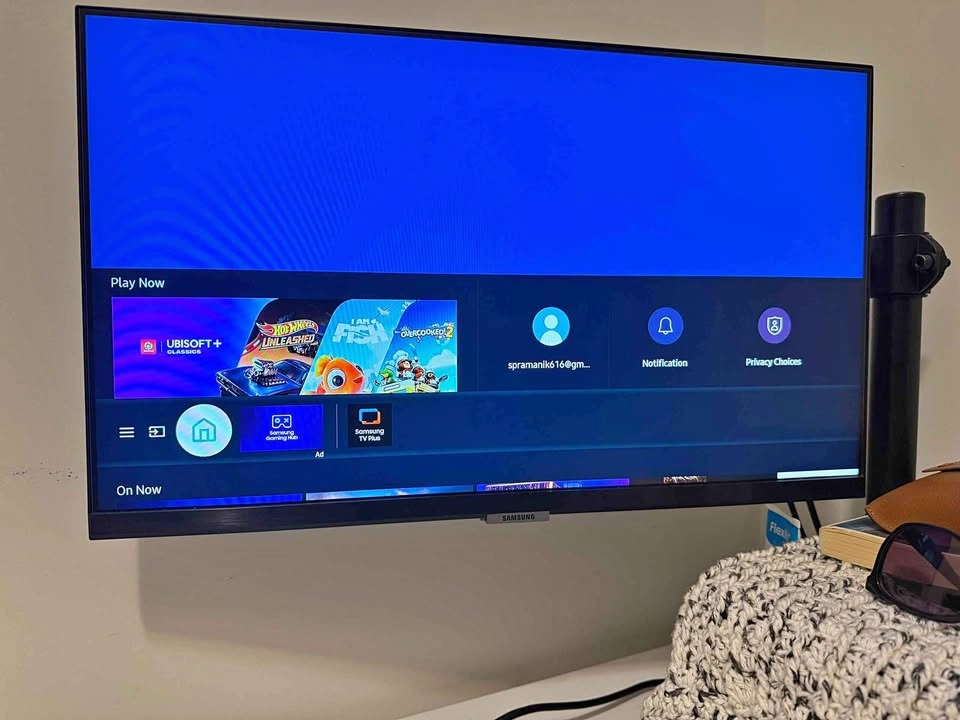 Samsung 24" Smart Monitor / Smart TV