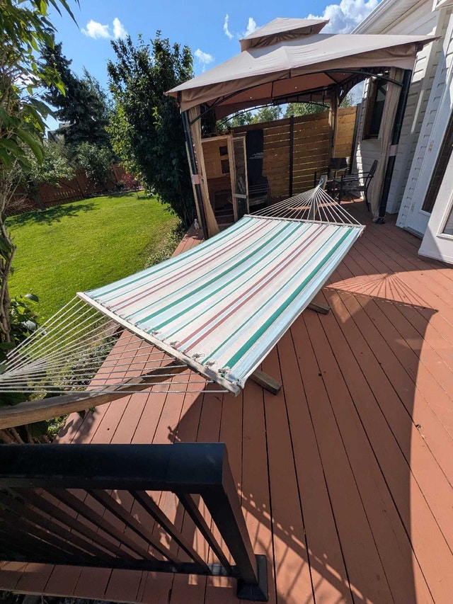 Hammock , wood frame clean and sturdy - photo 3