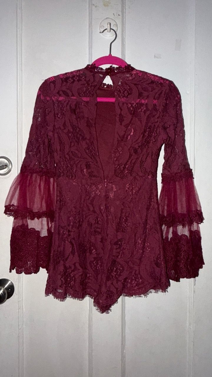 Burgundy Lace Bell Sleeve Romper (size S) - photo 2