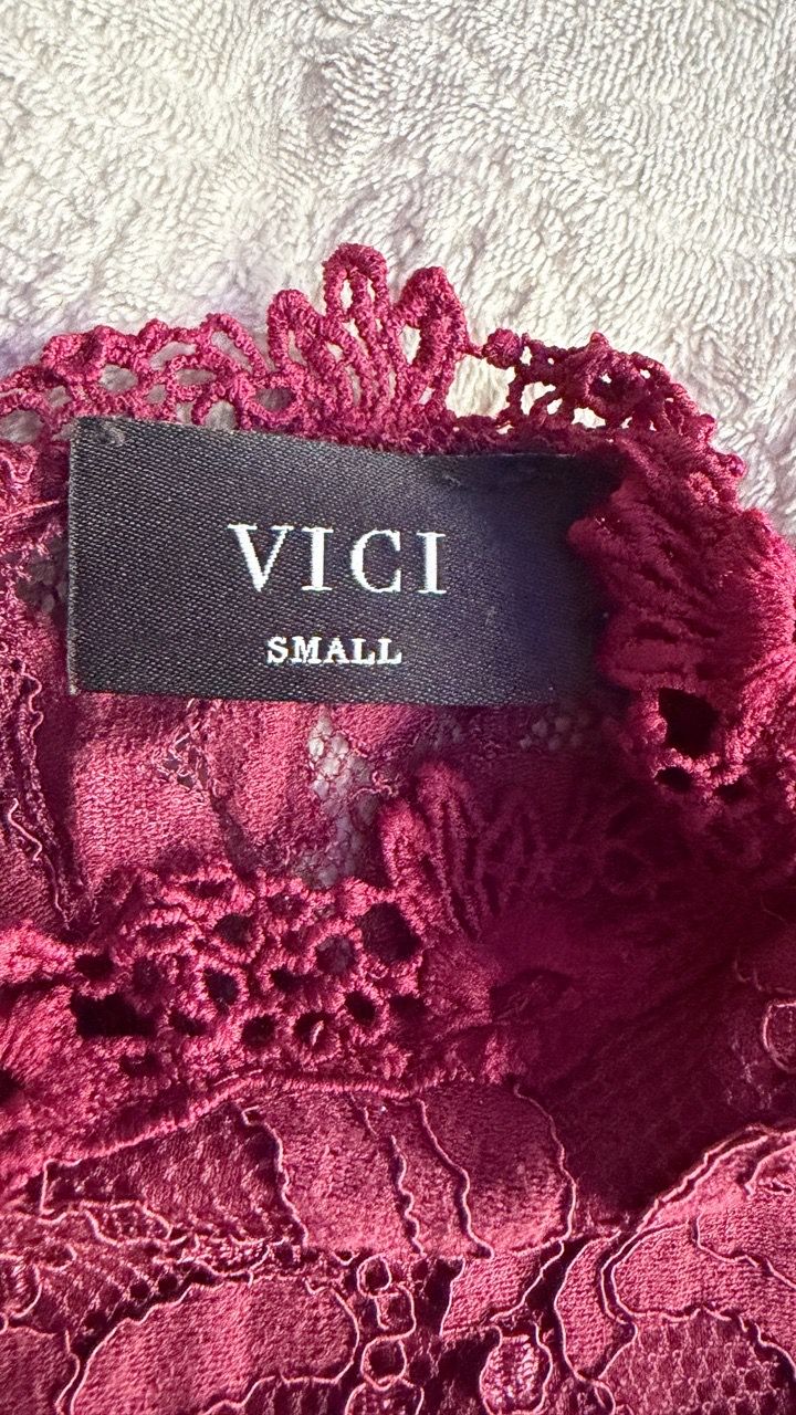 Burgundy Lace Bell Sleeve Romper (size S) - photo 3